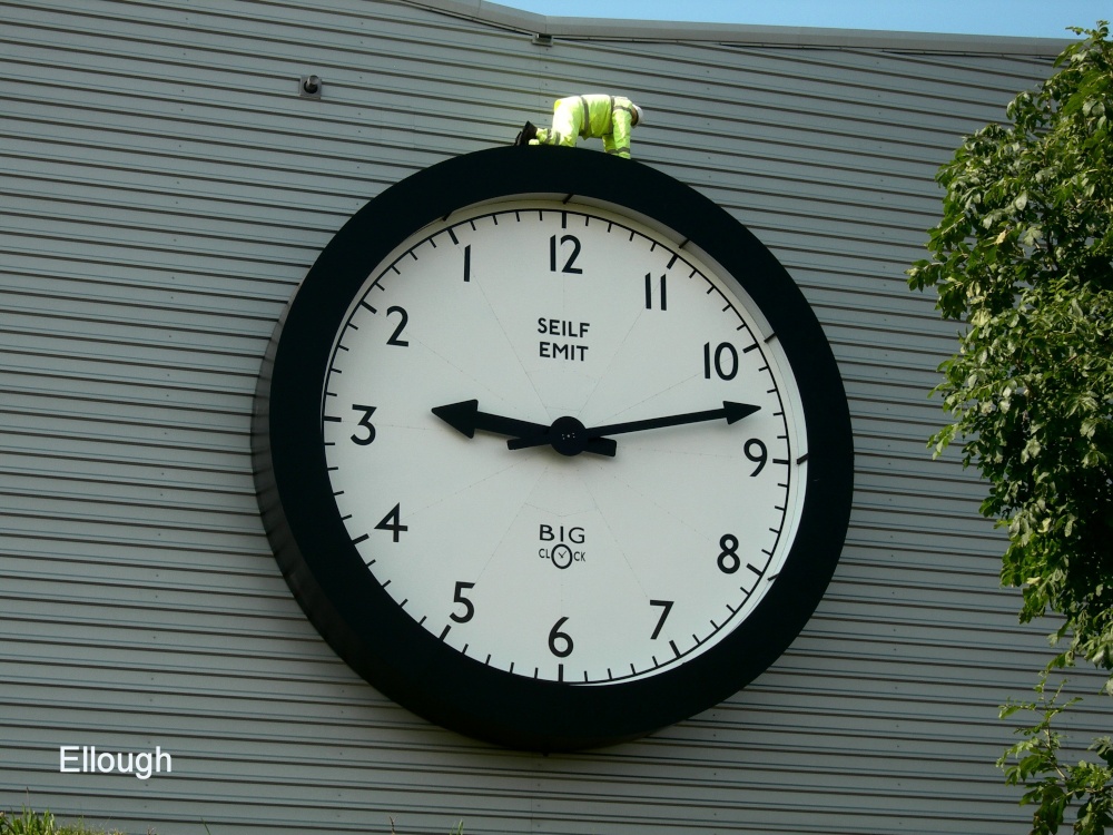 Right to left clock