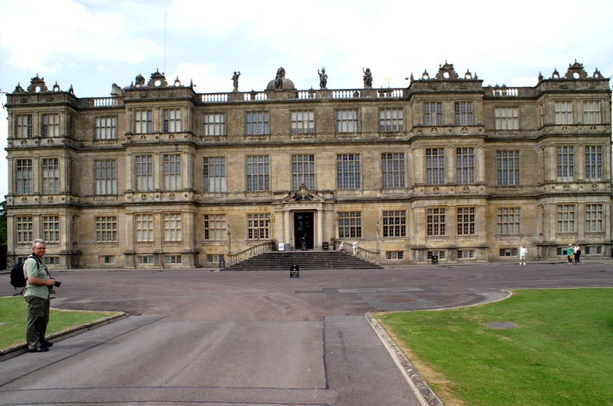 Longleat House from the driveway.