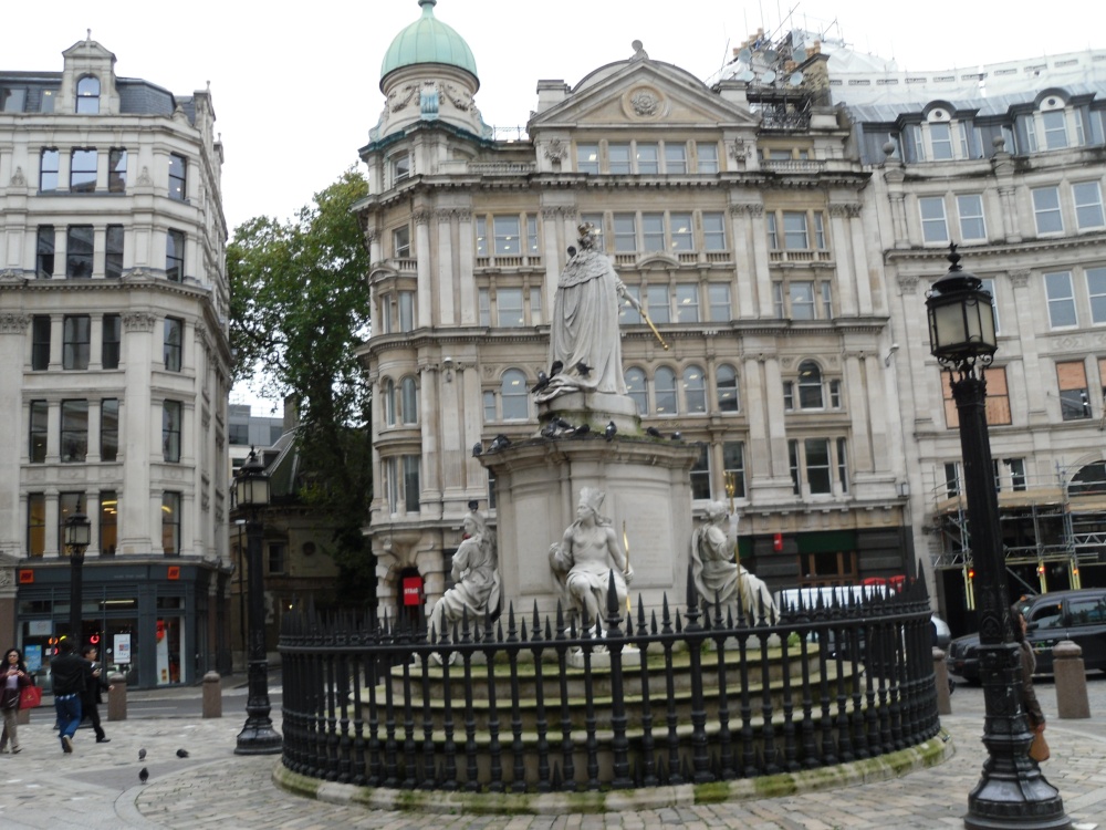 Monument to Queen Anne near St Paul's Cathedral
