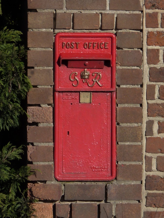 GR Post Box, St Olaves
