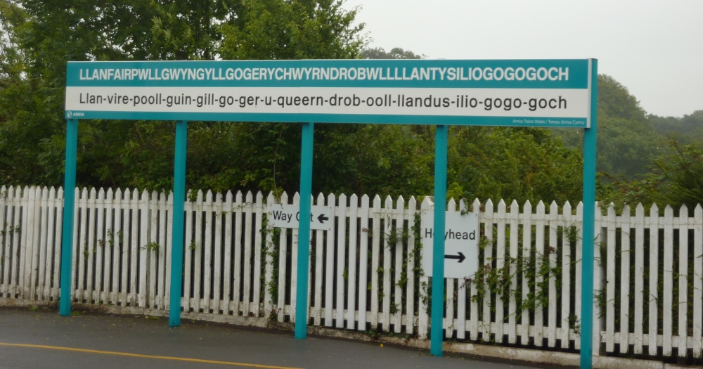Llan-vire-pooll-guin-gill-go-ger-u-queern-drob-ooll-llandus-ilio-gogo-goch Train Station