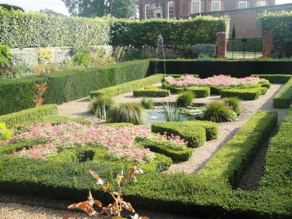 Hampton Court Palace gardens