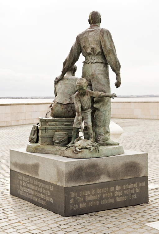 Migrant Statue 2