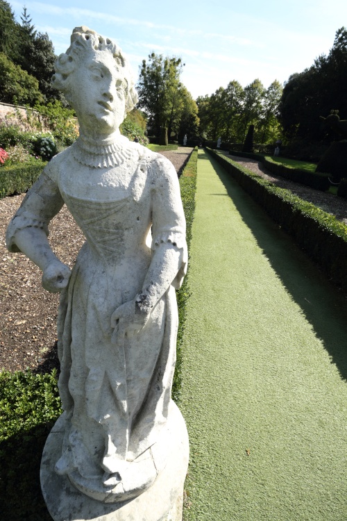 The Long Garden at Cliveden and statue of Beatrice