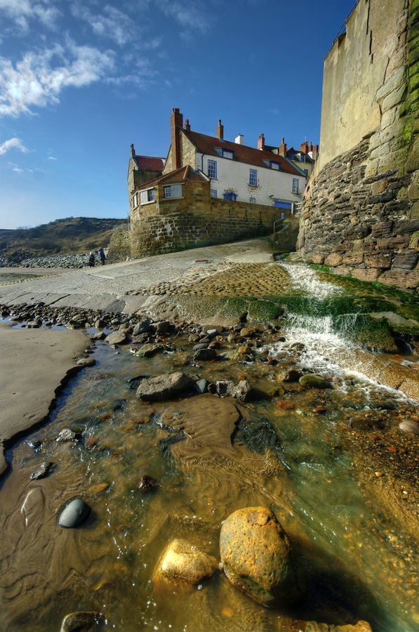 "Robin Hood's Bay" By Keith Flamee At PicturesofEngland.com