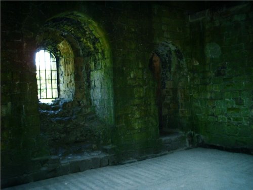 Peveril Castle, Castleton, Peak District. Taken 20-06-2005