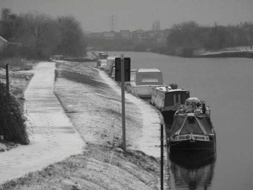 Gloucester cannal, sellers bridge. Taken Dec 2005