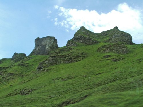 Winnats Pass in the Peak District just outside of Castleton from the car window =) (04-05-2006)