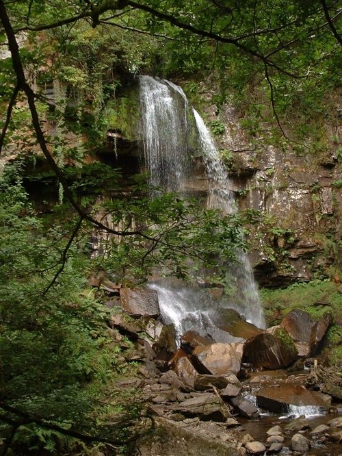 Approaching Melincourt Falls, Neath August 2006