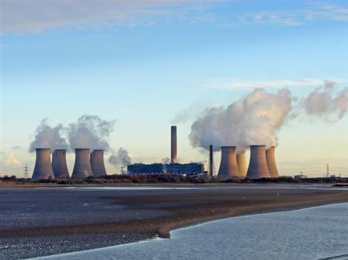 Fiddlers Ferry power station near Widnes, Cheshire.