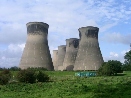 The abandoned Thorpe Marsh power station at Barnby Dunn