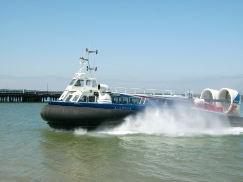 Hovercraft arriving at Ryde