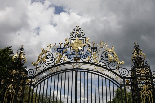 Inner circle gates