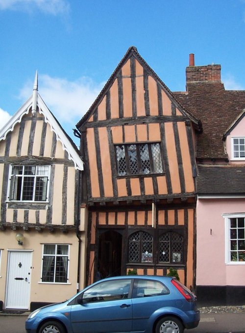 The crooked house