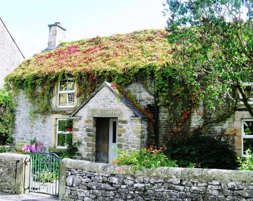 Pretty cottage in the Peak District