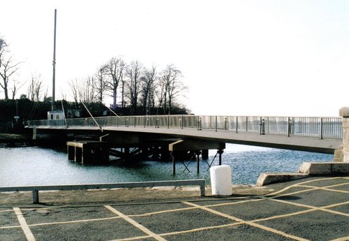 Bridge to the south river bank.