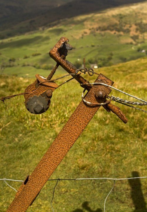 Rusty fence Wansfell