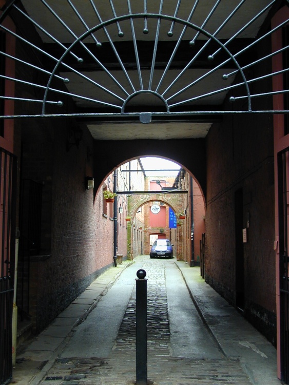 Old passageway to the River Hull