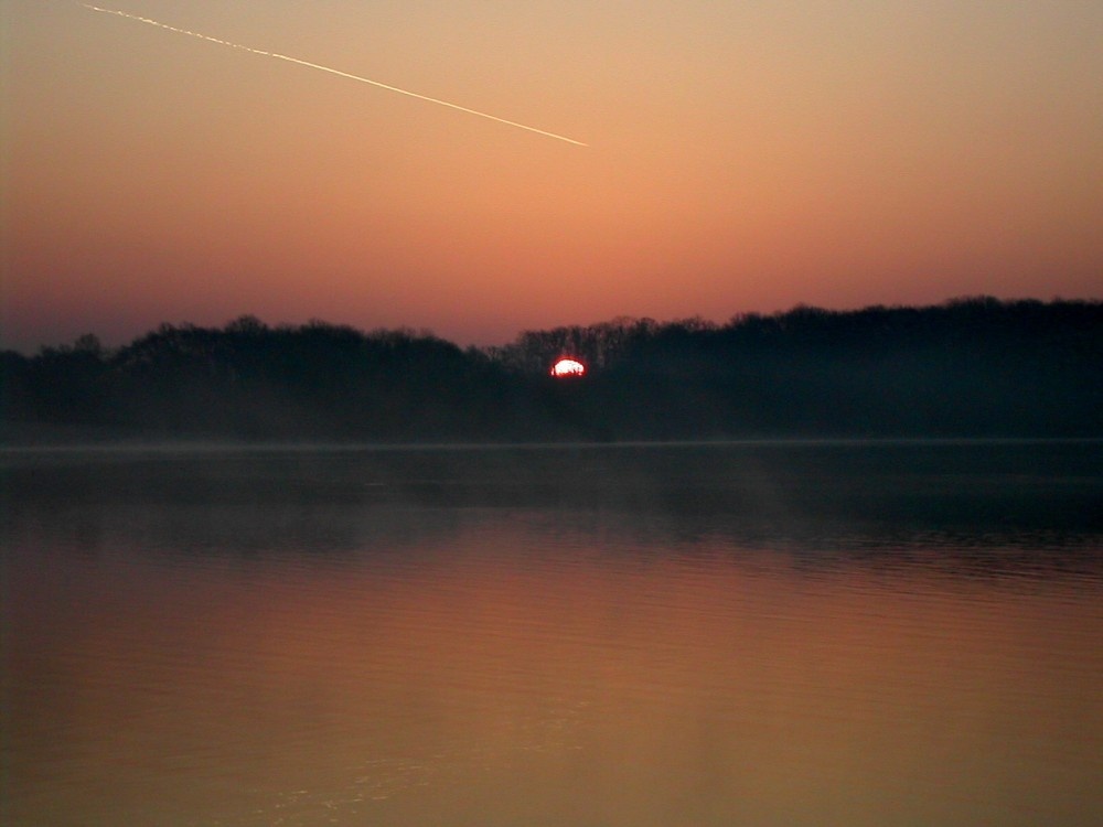 Sunrise on Bough Beech Reservoir, Kent photo by Spencer