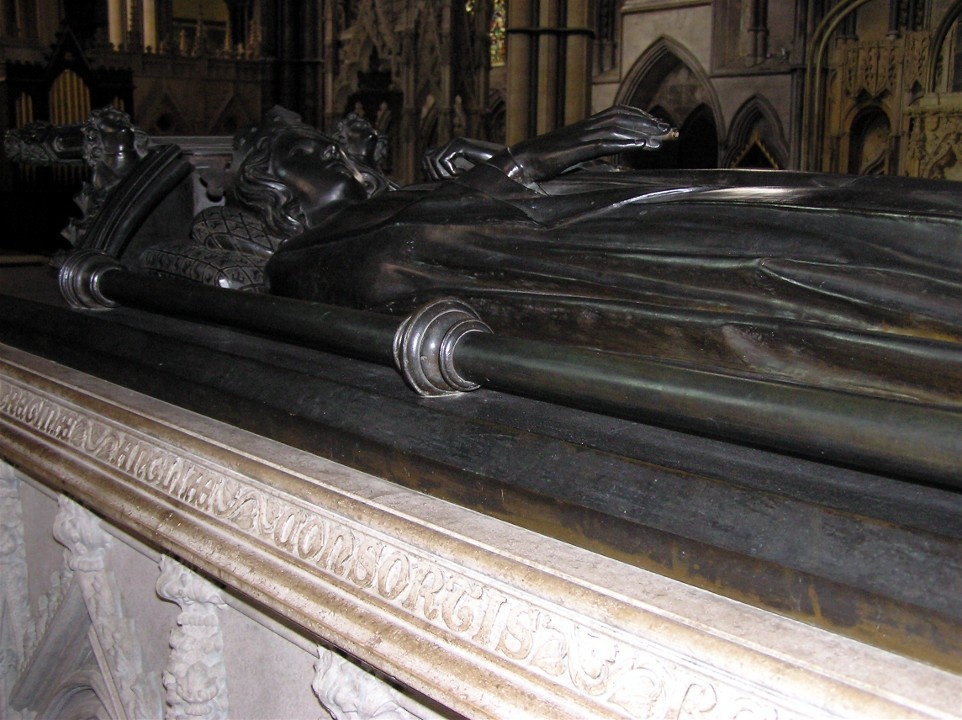 Lincoln Cathedral - bronze effigy of Eleanor of Castile, on top of her visceral tomb