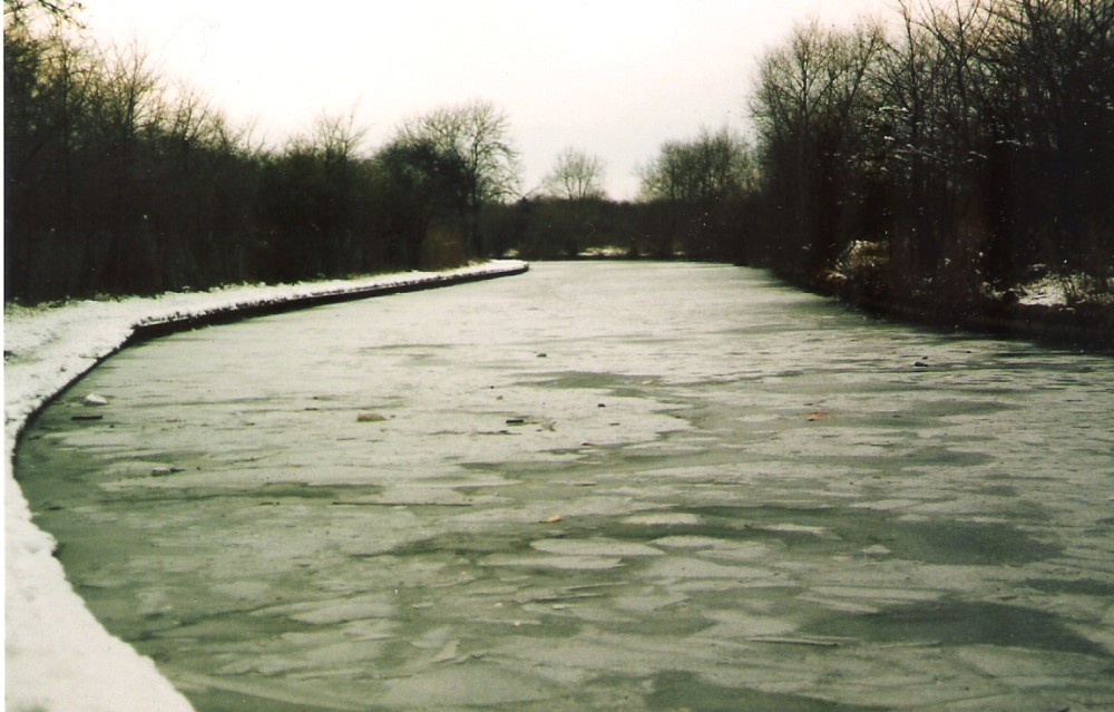 The Grand Union Canal (frozern over) at Perivale, Greater London.