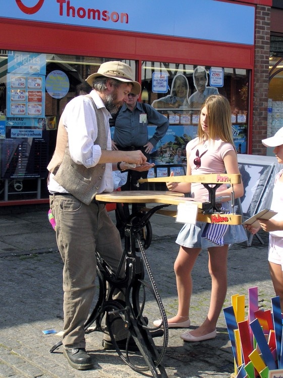 Street pedler in market at York