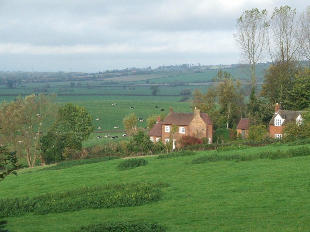 Photograph of Cottages and countryside at Easington, Buckinghamshire