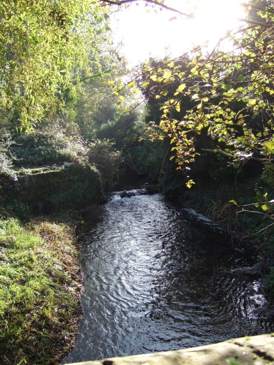 The Picturesque River Len flows through Otham, Kent.