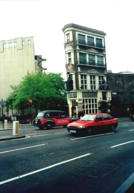 London - Queen Victoria Street, Blackfriar Pub, May 2001