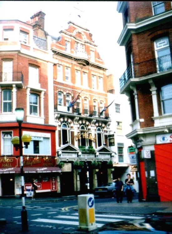 London - Shaftesbury Avenue, May 1998