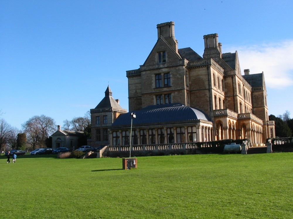 Photograph of Walton Hall, outside of Wellesbourne, Warwickshire; Feb 2005