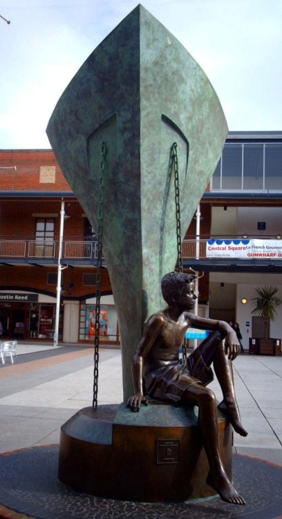 Sculpture at Gunwharf Quays.
Taken: 20th March 2006