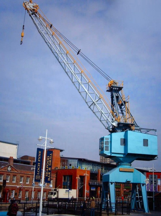 Crane at Gunwharf Quays.
Taken: 20th March 2006