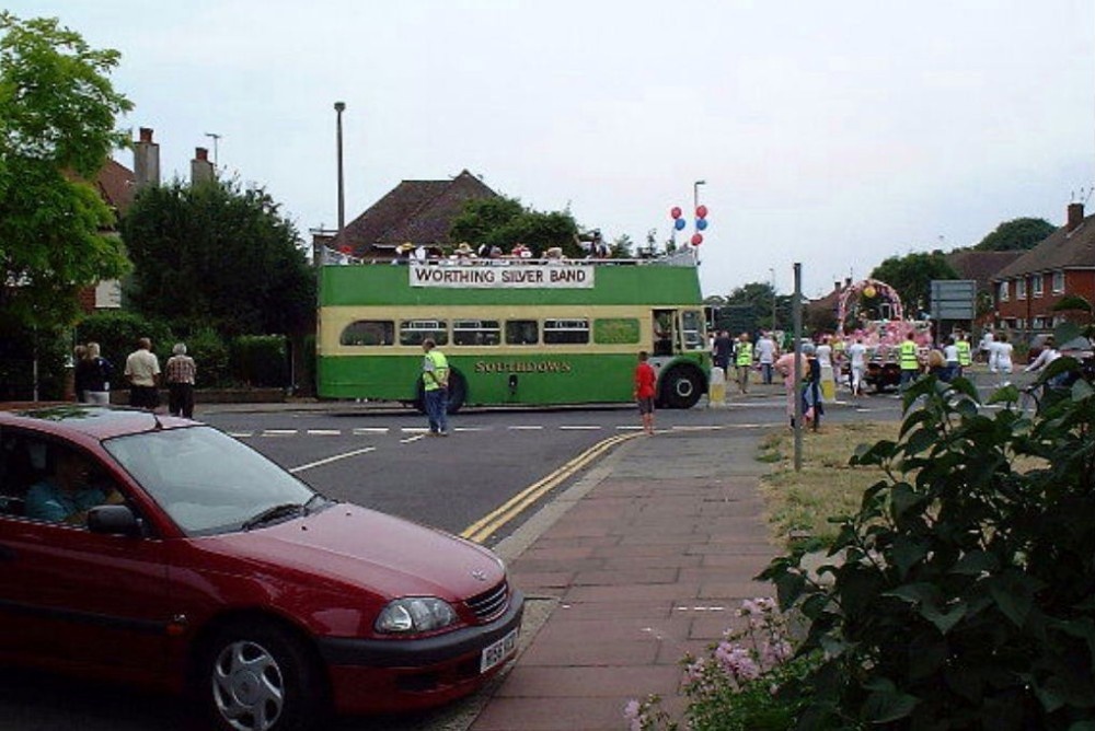Photograph of Broadwater carnival 2005 at Beaumont Road to Sompting Ave junction Worthing
