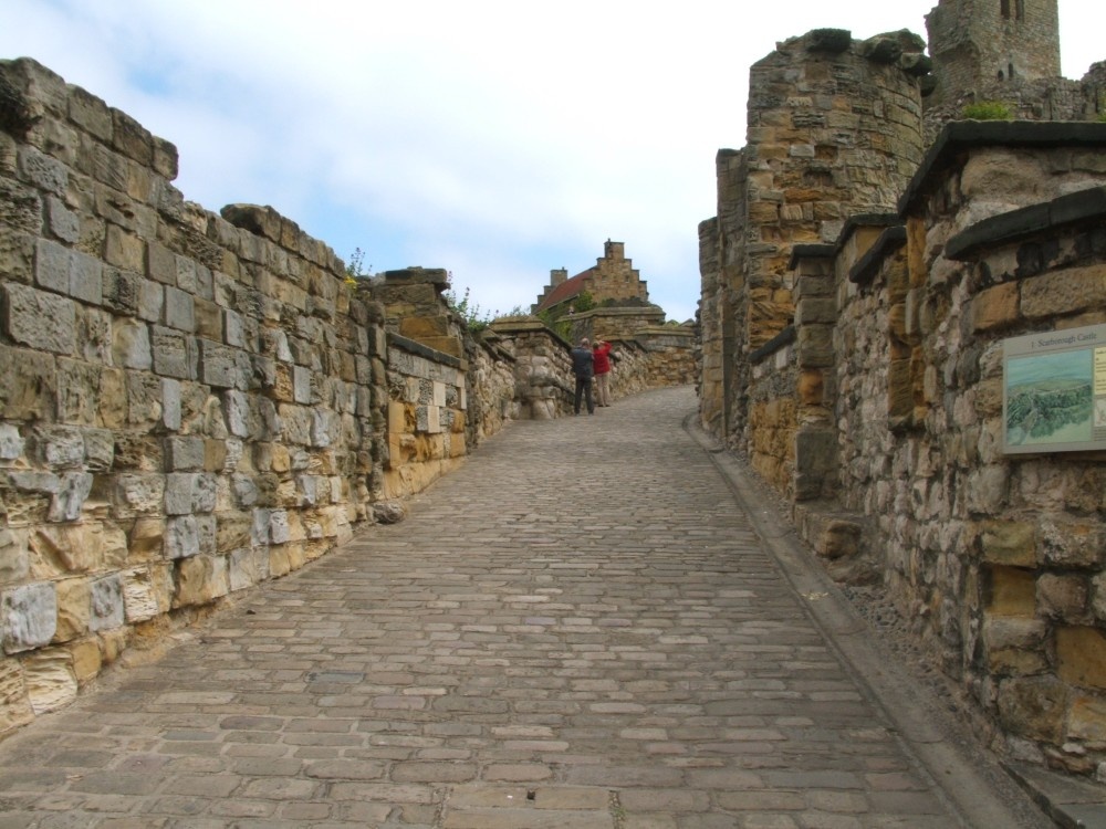 Path up to Scarborough Castle on the castle wall (05-06-06)