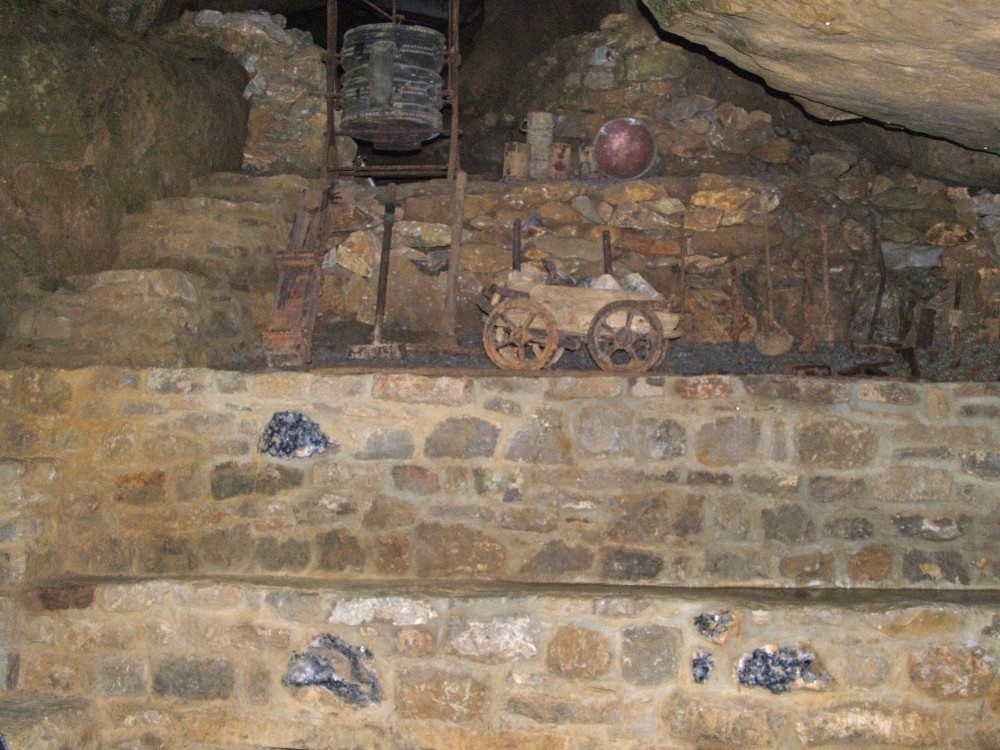 A picture of Blue John  Cavern photo by Petra Senders