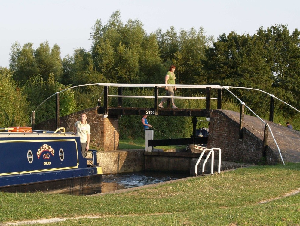 Photograph of Lock joining the Oxford Canal with the River Cherwell at Shipton-on-Cherwell, Oxon.