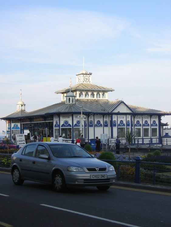 Eastbourne, Pier