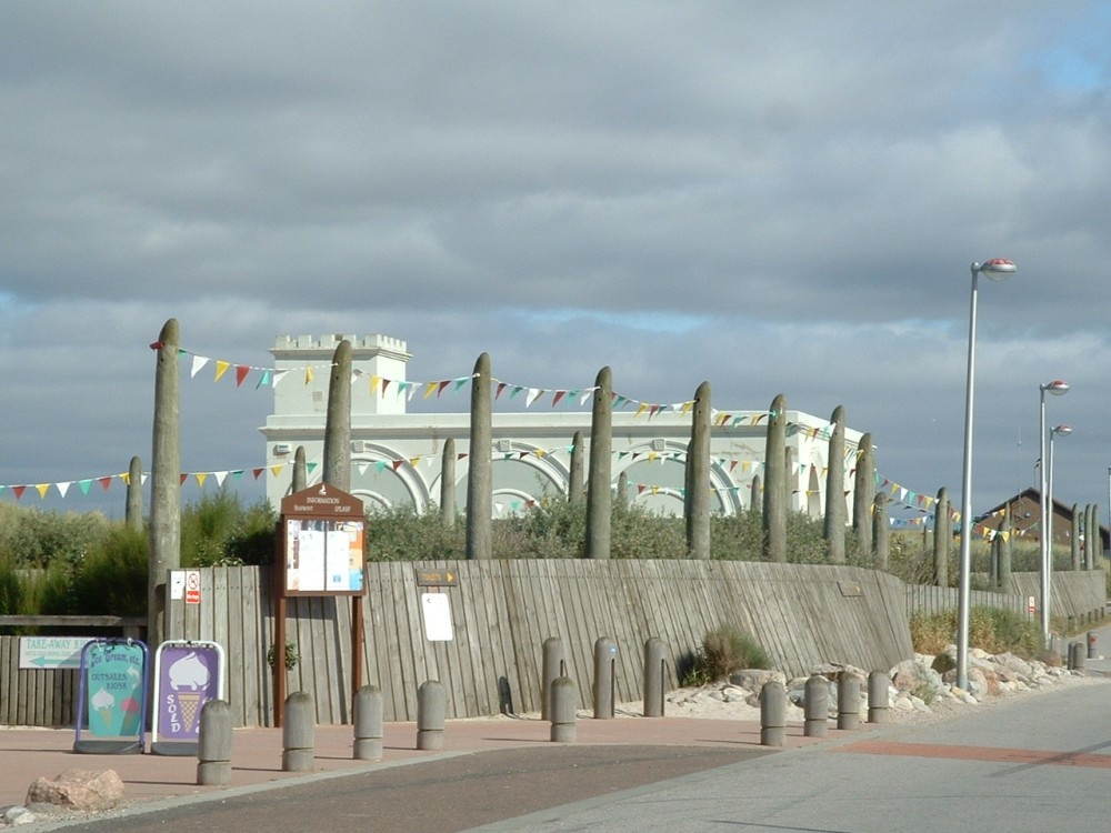 Montrose Pavillion, above the beach