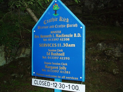 Crathie Kirk Signpost