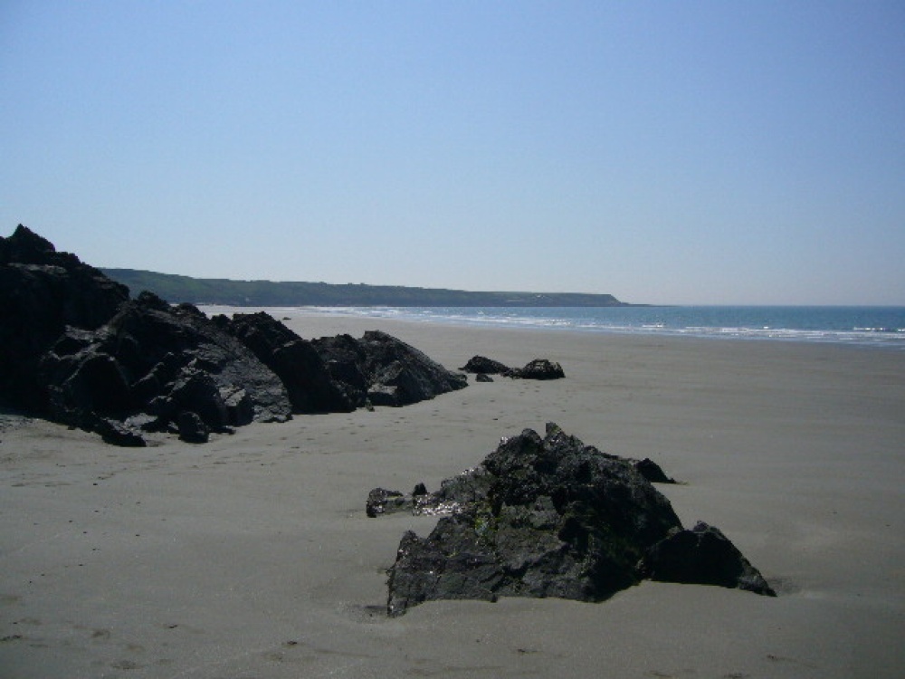 Traeth Penllech with view over to Porth Colmon