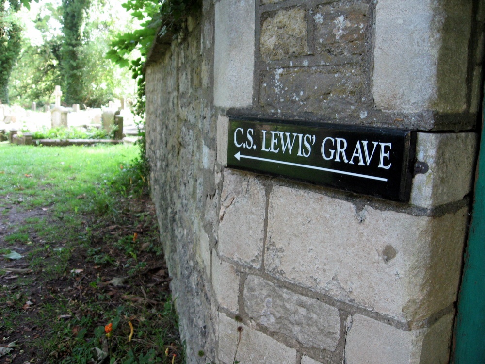 Sign to grave of C.S. Lewis photo by Leslie Cornett