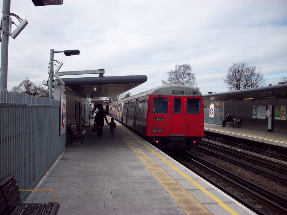 Ruislip Manor Station