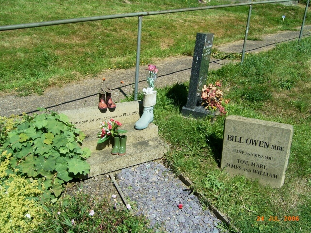 Photograph of Compo's Grave, Holmfirth, West Yorkshire