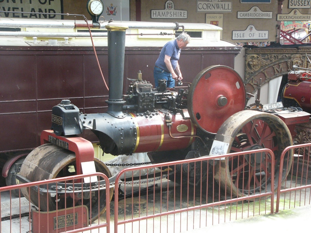 Traction engine photo by Bpeters