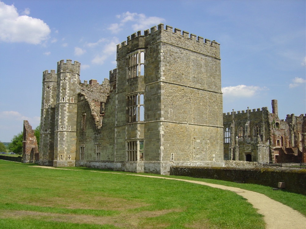 Cowdray House photo by lucsa