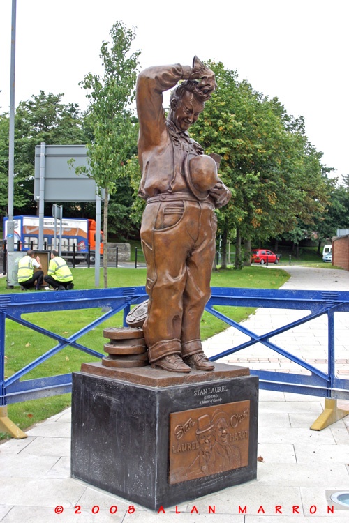 Stan Laurel statue