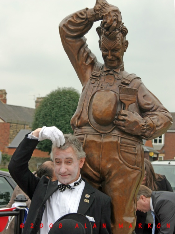 Stan Laurel statue