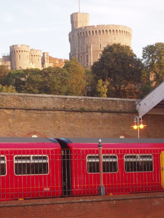 A train and a local lady's Des Res.