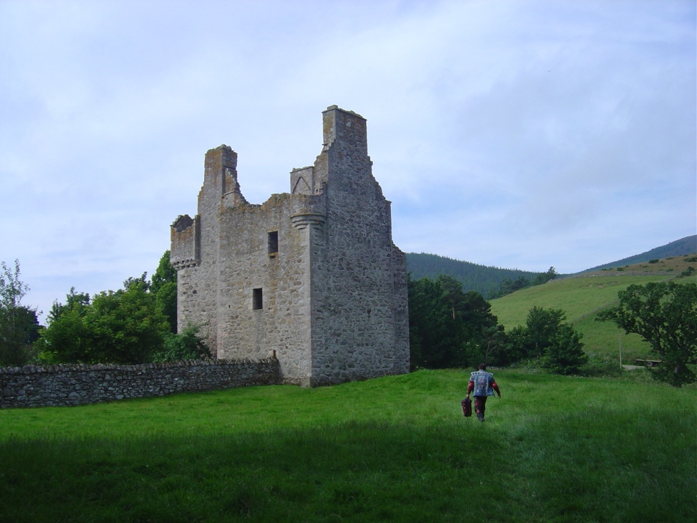 Glenbuchat Castle photo by lucsa
